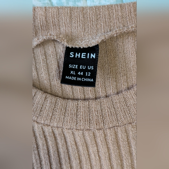 Pair of Ribbed Knit Sleeveless Tops - 2 Pack Black and Tan. Size XL - Picture 2 of 6